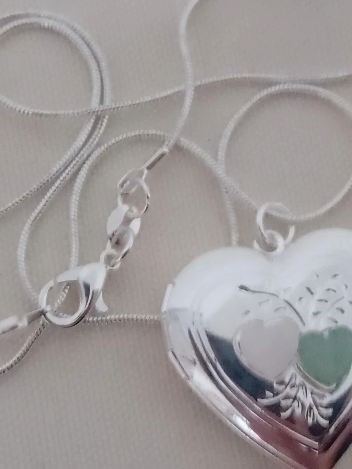 Collar con medallón en forma de corazón con piedras naturales – photo 2
